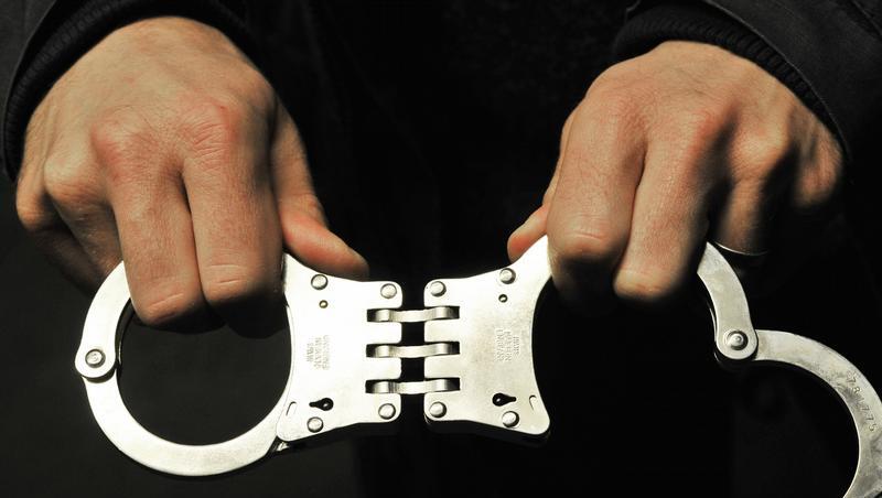 Die Polizei nahm den 22-Jährigen fest. Die Polizei nahm den 22-Jährigen fest.