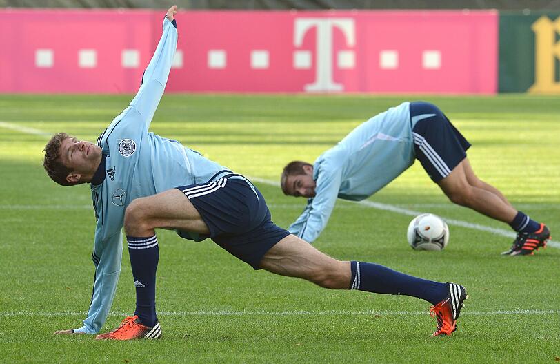 Elf Freunde müsst ihr sein. Die Nationalelf nimmt die Vorbereitung auf das WM-Qualifikationsspiel der deutschen Nationalmannschaft am Freitag in Dublin gegen Irland auf. Die Fotos