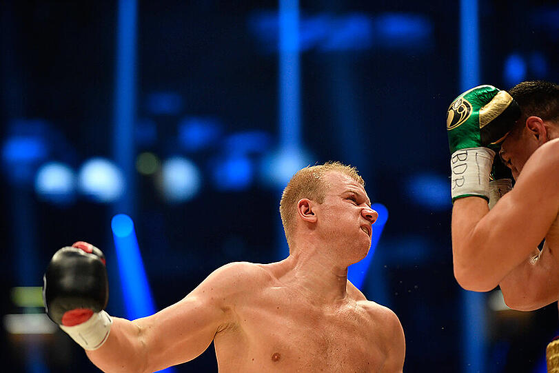 Kraft statt Technik - die Bilder vom WM-Fight zwischen Marco Huck und Dmitro Kutscher