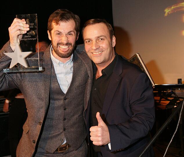 Musikalischer Kabarettist: Stefan Leonhardsberger (li) mit seinem Gitarristen und Mittexter Martin Schmid
