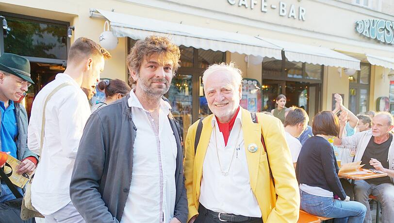 V. li. Till Hofmann und Wolfgang Roucka, der mit dem Verein "Traumstadt Schwabing" das Fest organisiert hatte. V. li. Till Hofmann und Wolfgang Roucka, der mit dem Verein "Traumstadt Schwabing" das Fest organisiert hatte.