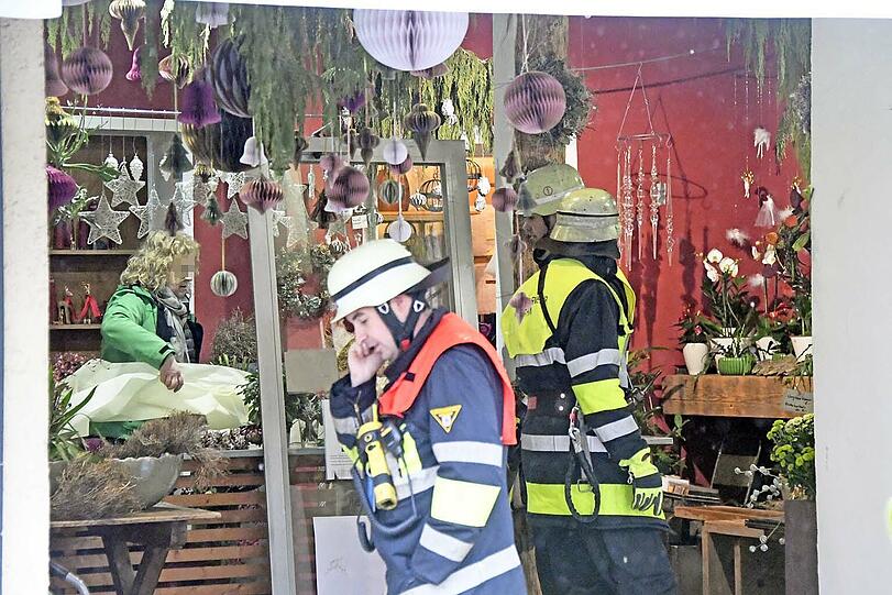 Die heftige Explosion verwüstete den Blumenladen. Die Bilder!