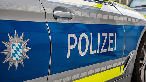 In Unterföhring ist ein 63-Jähriger mit seinem Pkw mit einer Zivilstreife kollidiert. (Symbolbild)