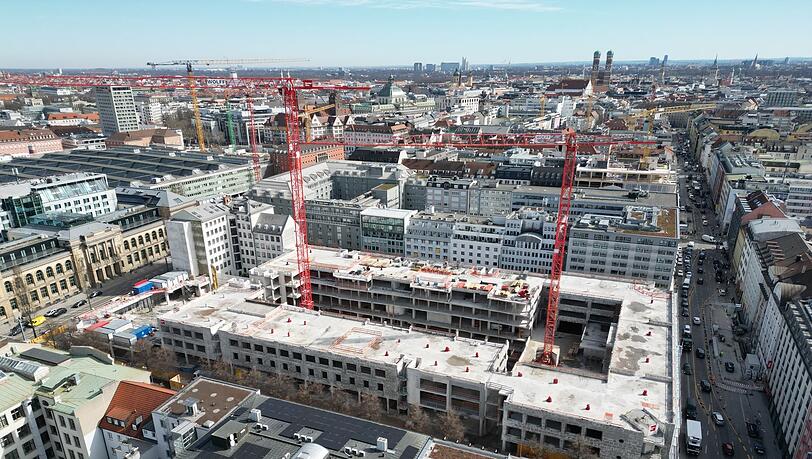 Sechs Geschosse, 30 Meter hoch: Hier werden mal bis zu 3500 Menschen arbeiten können. Sechs Geschosse, 30 Meter hoch: Hier werden mal bis zu 3500 Menschen arbeiten können.