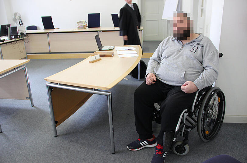 Für immer Rollstuhlfahrer: David P. gibt den Ärzten die Schuld.