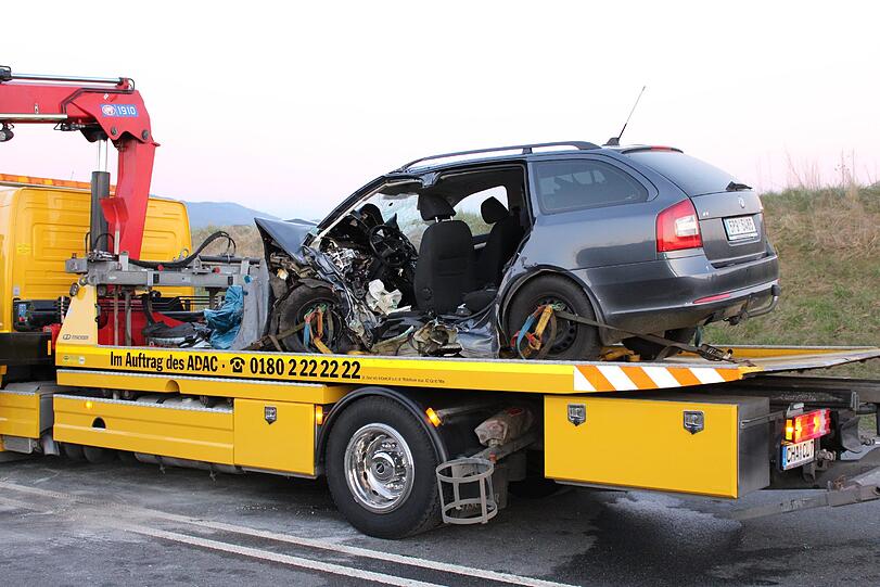 Bei dem Horror-Crash auf der B20 kam ein Mann ums Leben.