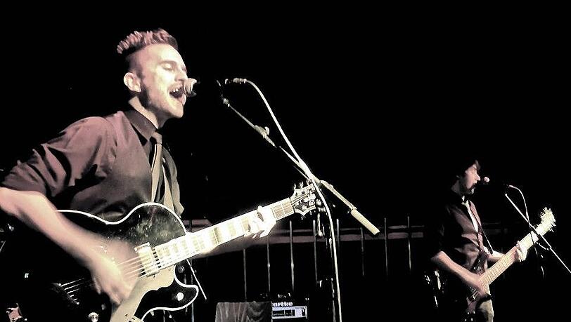Dank Disco Rock mit Auto-Tune und Hit-Garantie konnten "THE TRUTH IS A LIAR" die erste Vorrunde
im Haneberger für sich entscheiden. Dank Disco Rock mit Auto-Tune und Hit-Garantie konnten "THE TRUTH IS A LIAR" die erste Vorrunde
im Haneberger für sich entscheiden.