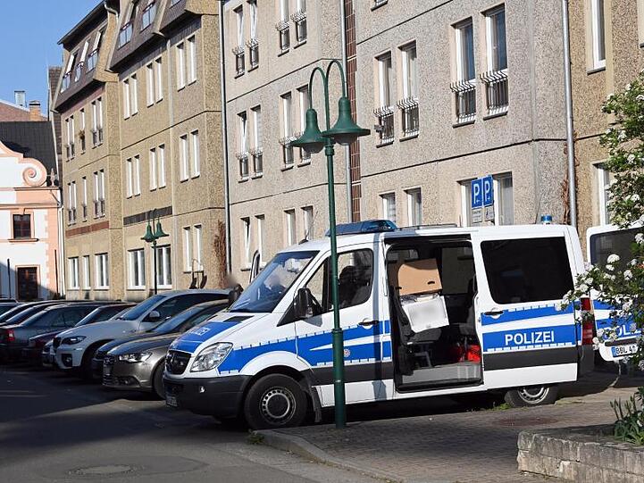 Wegen des Verdachts der Bildung einer kriminellen Vereinigung im Raum Cottbus fand eine Razzia gegen Personen der Hooligan-, Kampfsport- und rechtsextremistischen Szene statt.