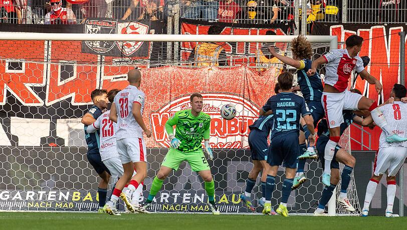 Voller Fokus beim Debüt: Sechzig-Keeper Thomas Dähne.