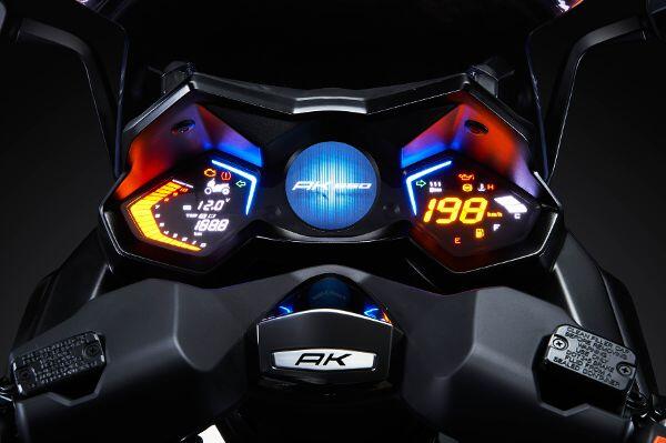 Das modern gestaltete Digital-Instrument im Cockpit des Kymco AK 550 liefert neben der Anzeige fürs Tempo auch Informationen etwa zum Reifendruck.