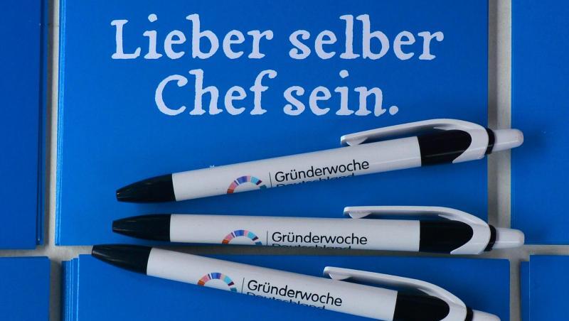 Werbematerial für Gründer. - Die Zahl der Selbständigen stieg von 3,5 Millionen im Jahr 1994 auf rund 4,7 Millionen im Jahr 2018.
