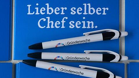 Werbematerial für Gründer. - Die Zahl der Selbständigen stieg von 3,5 Millionen im Jahr 1994 auf rund 4,7 Millionen im Jahr 2018.