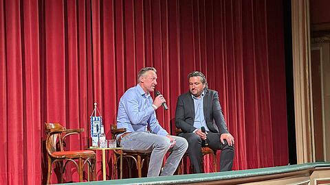 Michael Hofmann auf der Podiumsdiskussion zur Zukunft des TSV 1860.