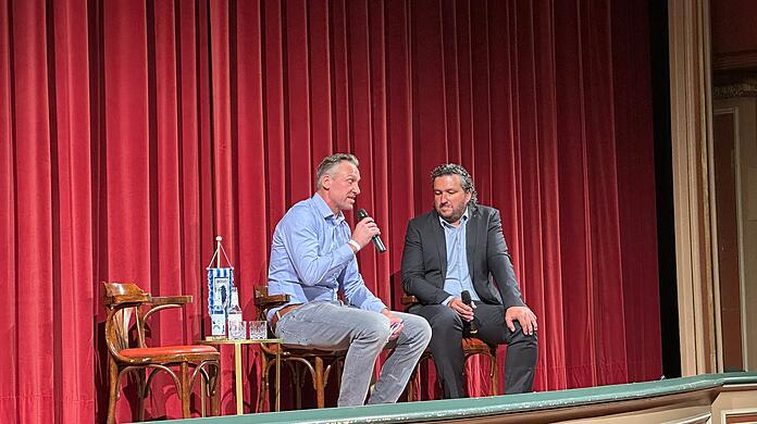 Michael Hofmann auf der Podiumsdiskussion zur Zukunft des TSV 1860.