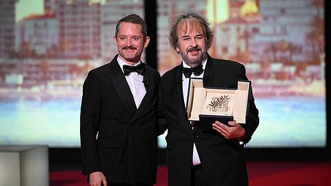 Elijah Wood (li.) hat Peter Jackson eine Ehrenpalme in Cannes verliehen.