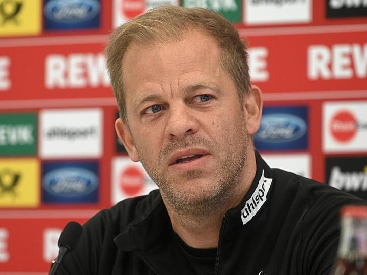 Köln Trainer Markus Anfang stellte sich trotz des Herzinfarktes seines Vaters der Presse.