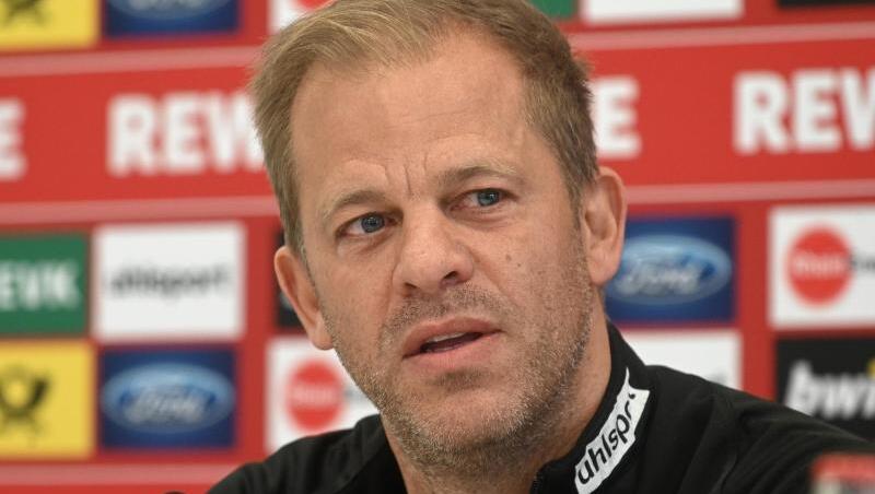 Köln Trainer Markus Anfang stellte sich trotz des Herzinfarktes seines Vaters der Presse. Köln Trainer Markus Anfang stellte sich trotz des Herzinfarktes seines Vaters der Presse.