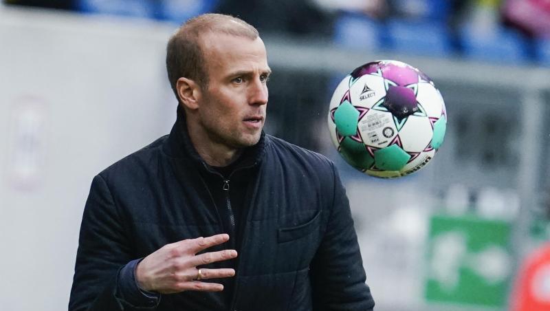 Hoffenheims Trainer Sebastian Hoeneß zeigt sich nach dem Remis gegen Molde verärgert.