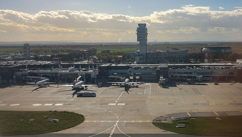 Der Nikola Tesla-Flughafen in Belgrad. Eine Maschine der Air Cairo musste auf dem Flug nach M&uuml;nchen dort ungeplant landen. (Archivbild)