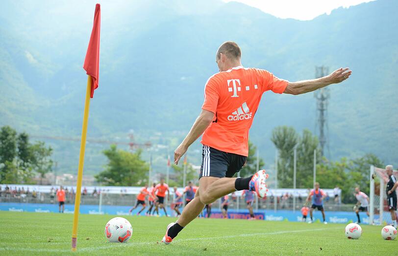 Standards stehen am fünften Tag auf dem Plan: Der FC Bayern trainiert Ecken und Freistöße.