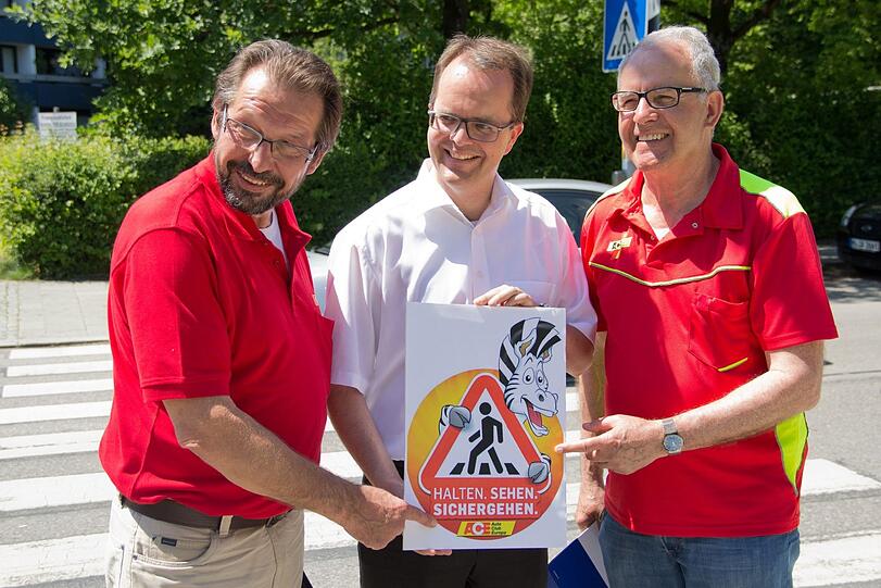 Bei der Zebrastreifen-Aktion (v. l.): Florian Baar, Markus Rinderspacher und Robert Bauer.