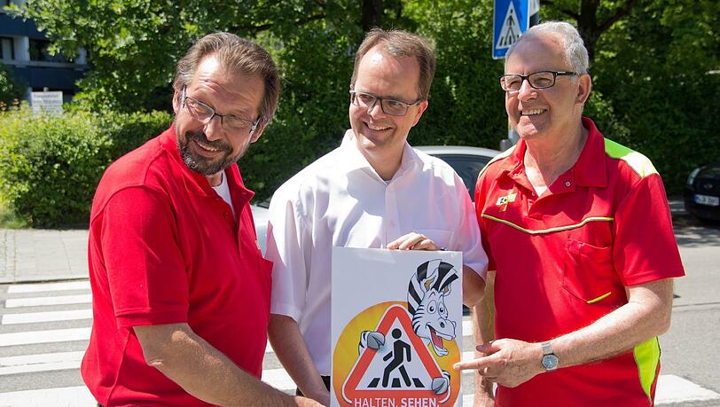 Bei der Zebrastreifen-Aktion (v. l.): Florian Baar, Markus Rinderspacher und Robert Bauer. Bei der Zebrastreifen-Aktion (v. l.): Florian Baar, Markus Rinderspacher und Robert Bauer.