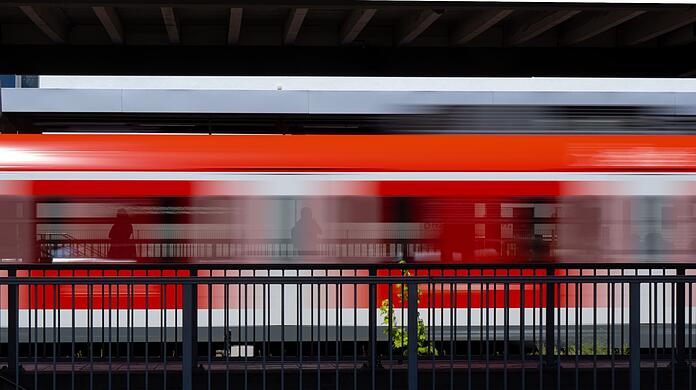 Der S-Bahn-Fahrer blieb äußerlich unverletzt. (Symbolbild)