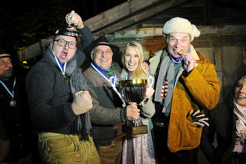 Platz 1: Am Ende setzte sich das Team um Alexander Onken, Dr. Axel Munz, Steffi Schaller und Wolfgang Fierek bei der 7. Angermaier Eisstock-WM im Biergarten des Park Café München in München am 19.11.2013 durch!