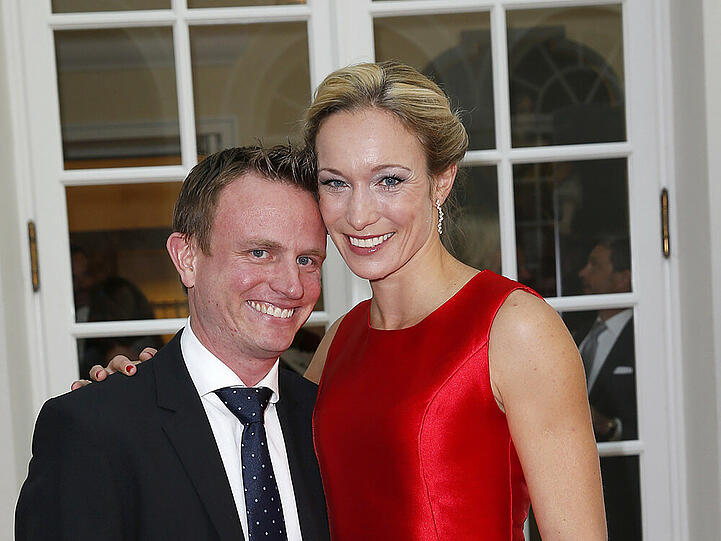 Christine Theiss mit ihrem Mann, dem Kardiologen Hans Theiss, während einer Gala im Cuvillies-Theater in München
