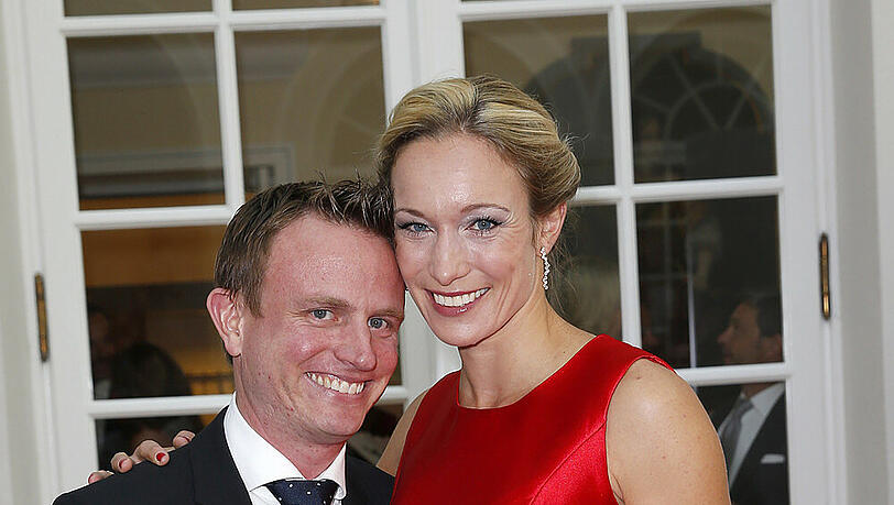 Christine Theiss mit ihrem Mann, dem Kardiologen Hans Theiss, während einer Gala im Cuvillies-Theater in München Christine Theiss mit ihrem Mann, dem Kardiologen Hans Theiss, während einer Gala im Cuvillies-Theater in München