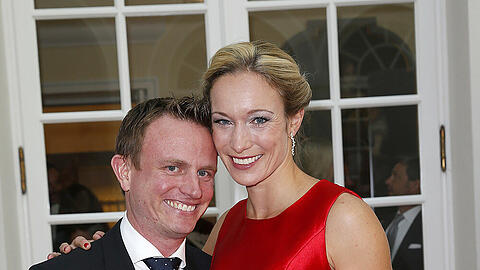 Christine Theiss mit ihrem Mann, dem Kardiologen Hans Theiss, während einer Gala im Cuvillies-Theater in München