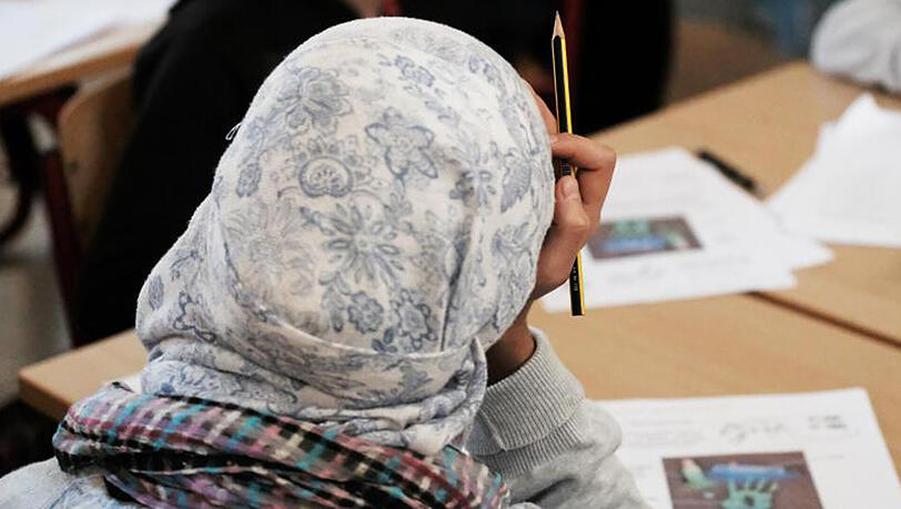 Das will die AfD verbieten: In Schulen soll nicht nur für Lehrerinnen, sondern auch für Schülerinnen ein Kopftuchverbot gelten. Das will die AfD verbieten: In Schulen soll nicht nur für Lehrerinnen, sondern auch für Schülerinnen ein Kopftuchverbot gelten.