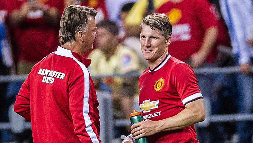 Kommt gerade nicht so gut weg bei ManU-Trainer Louis van Gaal: Bastian Schweinsteiger (rechts). Kommt gerade nicht so gut weg bei ManU-Trainer Louis van Gaal: Bastian Schweinsteiger (rechts).