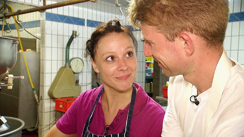 Für Rolf und Janine geht's zum Wurstmachen.