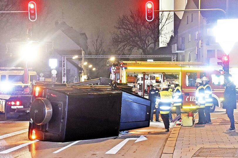 Der Zusammenprall war so heftig, dass der Geländewagen umstürzte.