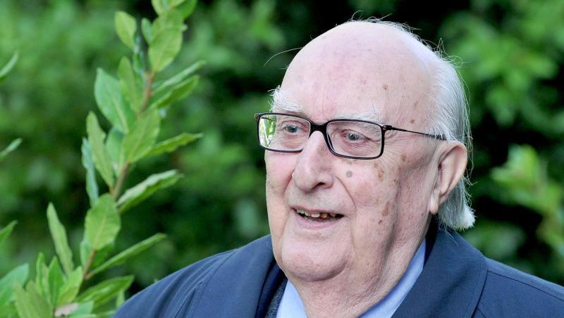 Andrea Camilleri wird nach einem Herzstillstand in einem Krankenhaus in Rom behandelt. Andrea Camilleri wird nach einem Herzstillstand in einem Krankenhaus in Rom behandelt.