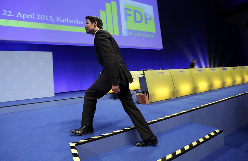 Parteichef Rösler
zeigt sich deshalb in Karlsruhe kämpferisch &ndash; dem Parteitag drücken
aber Lindner und Brüderle den Stempel auf.
