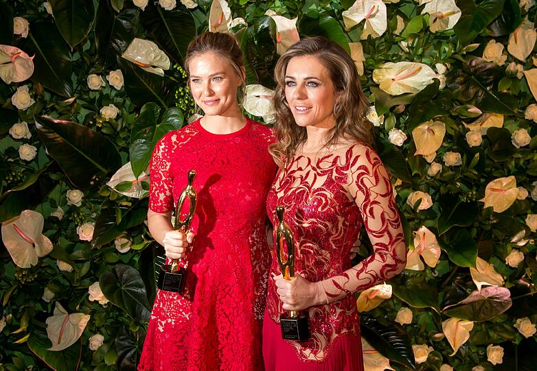 Bar Refaeli und Liz Hurley.