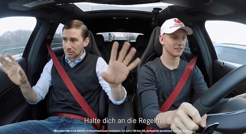 Mick Schumacher (re.) und sein grantiger "Fahrlehrer" Harry G