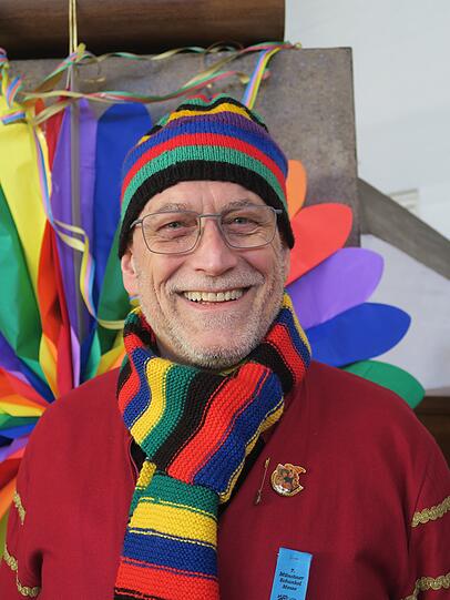 IT-Berater Bernd Gebert (66) ist von Pfarrer Schie&szlig;ler und seiner Art, Messen zu gestalten, begeistert. "Lustigkeit geh&ouml;rt zum Leben und zur Kirche", sagt er.