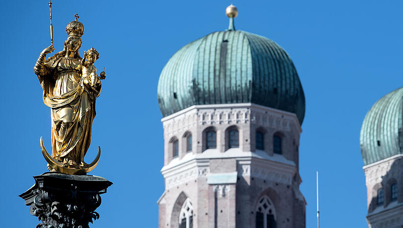 Die Mariensäule auf dem Marienplatz wurde zu Ehren der Patronin Bavaria errichtet. Die Mariensäule auf dem Marienplatz wurde zu Ehren der Patronin Bavaria errichtet.