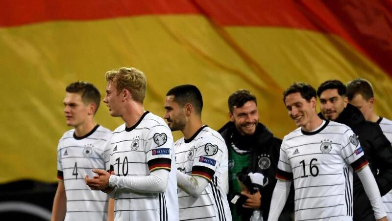 Die deutsche Nationalmannschaft will nun den Gruppensieg in der EM-Qualifikation. Die deutsche Nationalmannschaft will nun den Gruppensieg in der EM-Qualifikation.