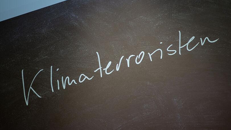 Die Jury der sprachkritischen Aktion kritisiert mit dem Ausdruck die Gleichsetzung von Klimaaktivisten mit Terroristen.