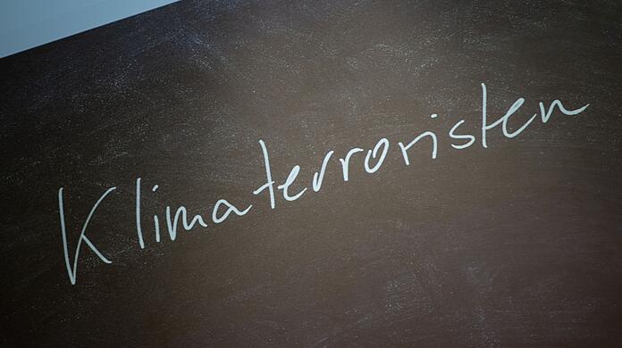 Die Jury der sprachkritischen Aktion kritisiert mit dem Ausdruck die Gleichsetzung von Klimaaktivisten mit Terroristen.
