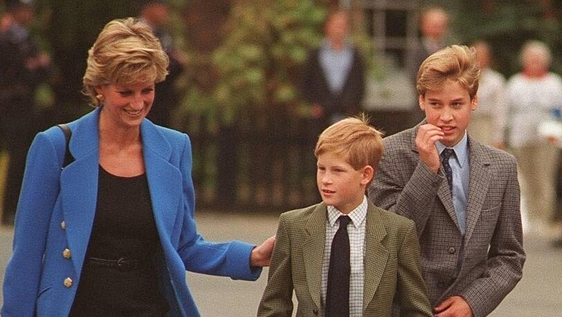 Prinzessin Diana mit Prinz Harry und Prinz William (v.l.n.r.) im Jahr 1995.
