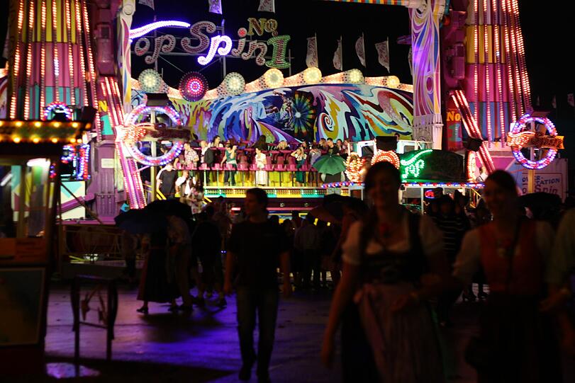 20:35 Uhr: Auch um das "Top Spin" herum lichten sich die Reihen der Besucher.