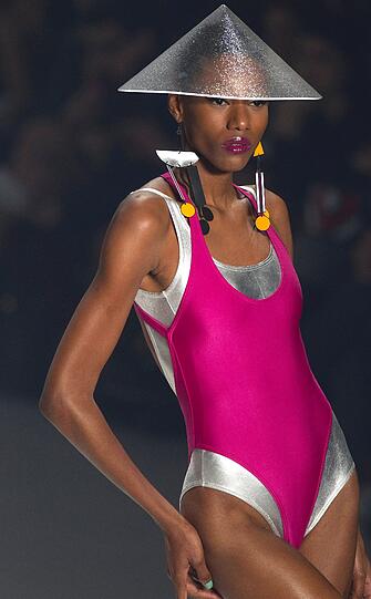 Gewagte Kleider und viel nackte Haut: Das ist die Fashion Week in Sao Paulo.