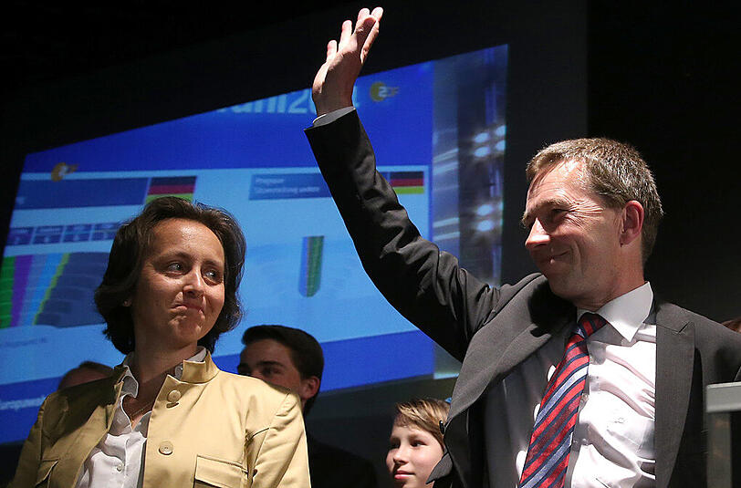 AfD-Spitzenkandidat Bernd Lucke (r) und  
AfD-Kandidatin Beatrix von Storch (l)feiern am 25.05.2014 bei der Wahlparty der Alternative für Deutschland zur Europawahl in Berlin