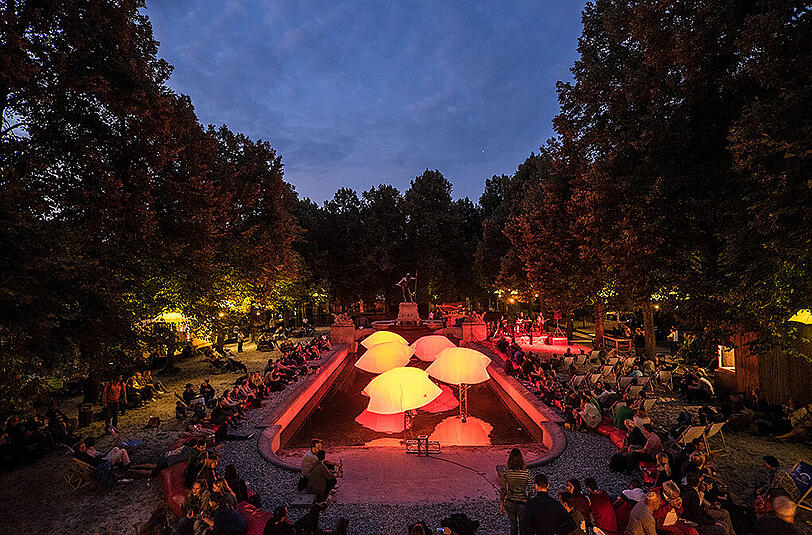 Der Kulturstrand am Vater-Rhein-Brunnen