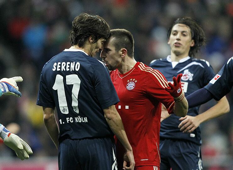 16. Dezember 2011: Ribéry legt sich mit Kölns Sereno an. Und kassiert bereits in der 33. Minute die Gelb-Rote Karte.